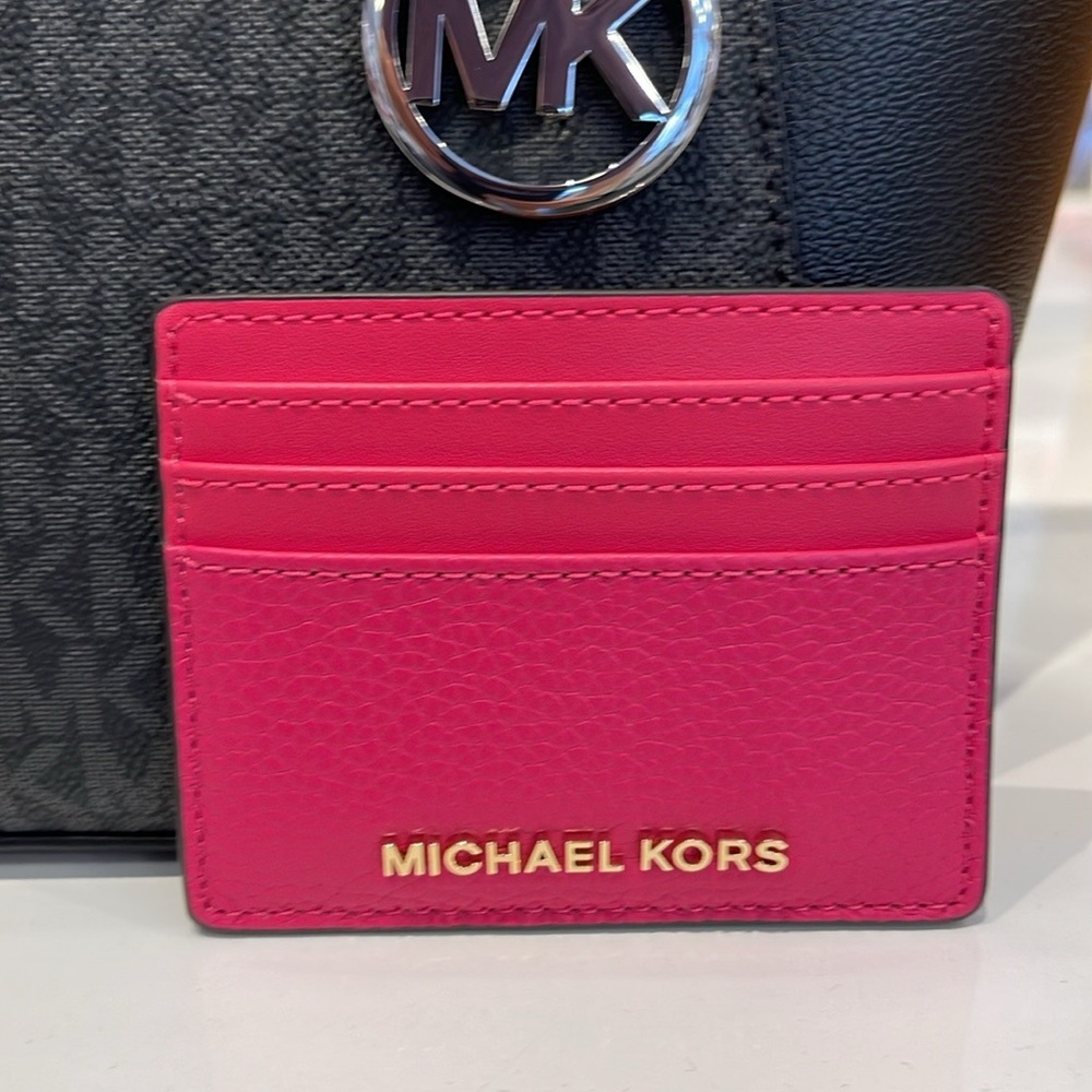 MICHAEL KORS
Large Pebbled Leather Card Holder Case
Electric Pink
NWT - Picture 1 of 16